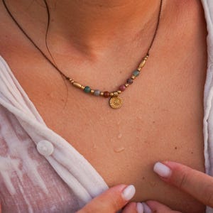Kette "Malu" Boho Halskette filigran indischer Achat Edelstein bunt Messing Sonne Unisex Makramee Hippie Festival Bohemian Geschenk