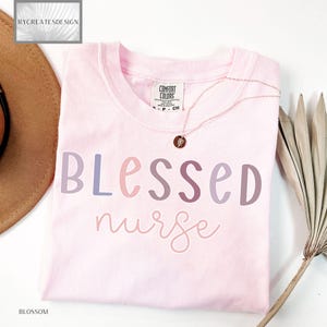 Camisa de enfermeira cristã, presente de formatura de enfermagem, presente para enfermeira cristã, Mateus 5:4, camisa com versículo bíblico, produtos cristãos, roupas cristãs