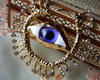 Large lilac eye brooch