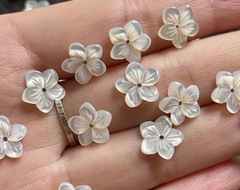 10 perles de fleurs en coquillage pour fabrication de bijoux, fleurs en nacre sculptées à la main, perle de fleur de 10 mm avec trou de 1 mm pour la fabrication de boucles d'oreilles de bijoux de mariage