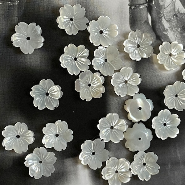 10x Shell Flower Beads Hand Carved 8mm Seashell Flowers For Jewelry Making Mother of Pearl Flowers Wedding Jewelry Supply Organic Material