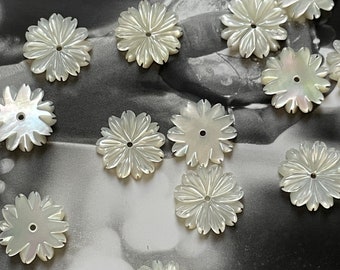 10 perles de fleurs en coquillages naturels, marguerites en nacre sculptées à la main pour la fabrication de bijoux, perles de 10 mm avec trous de 0,8 mm
