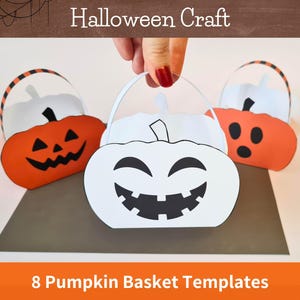 Puede incluir: Tres cestas de calabaza de papel con caras sonrientes de jack-o'-lantern. Una cesta de calabaza blanca es sostenida por una mano con esmalte de uñas rojo. Dos cestas de calabaza naranja están a cada lado. El texto "Halloween Craft" y "8 Pumpkin Basket Templates" son visibles.