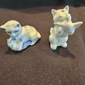VTG Porcelain Flow Blue Cats with Kittens - set of 2