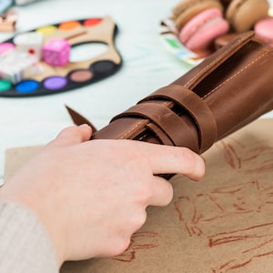 Estuche de cuero, Estuche de cuero para lápices, Estuche para artistas, Estuche de cuero para lápices, Estuche para herramientas de cuero, Estuche para pinceles de artista, Organizador de cuero imagen 7