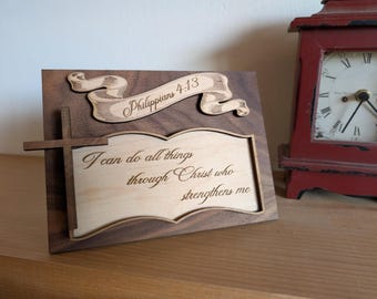 Estante de madera en capas 3D con versículo bíblico de Jesús cristiano Filipenses 4:13, decoración con soporte - SOLO ARCHIVO SVG, madera cortada con láser multicapa