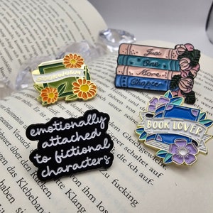 PINS Für Buchliebhaber Bücherwurm PIN Kleindungspin Roman Fantasy Thriller Buch Anstecker Brosche Bücher Booktok Booklover Bild 1