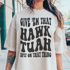 Hawk Tuah escupe en esa cosa png svg, cita divertida svg, sarcástico svg, humor adulto svg archivo de corte