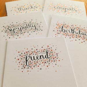 Lot de 5 cartes de vœux mixtes avec fleurs métalliques (format A6, enveloppes blanches incluses). Salutations de calligraphie manuscrite, salutation personnalisée