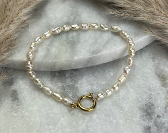 Golden bracelet with pearls, nickel free stainless steel bracelet with pearls, 17 cm tall