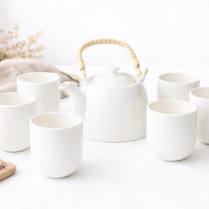 Elegantes Teeset aus Keramik,  Teekanne mit Sieb & 6 Becher, Minimalistisches Teeset, weiß