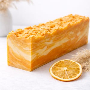 Olijfoliezeep met sinaasappelgeur, luxe handgemaakte natuurlijke zeep met een frisse sinaasappelgeur.