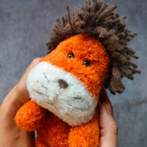 Handmade Knitted Lion Toy: Plush Soft Animal, 11.8 inch