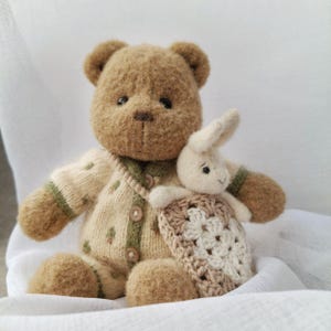 Süßes gestricktes Bären-Spielzeug mit kleinem gestrickten Häschen-Geschenk, Fertig handgemacht gestricktes Spielzeug, Kuscheltier, Spielzeuggeschenk für Mädchen und Jungen