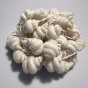 Natural White Beehive Art Yarn – Handspun Thick and Thin Wool for Dyeing, Statement Weaving and Textured Fiber Art