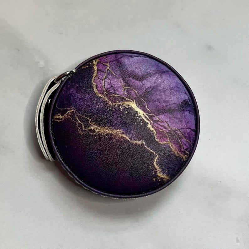 Luxus Maßband | Einfach einziehbare Zuglasche | Marmor Print Design Purple
