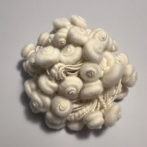 Natural White Rosette Art Yarn – Handspun Thick and Thin Wool for Dyeing, Statement Weaving and Textured Fiber Art