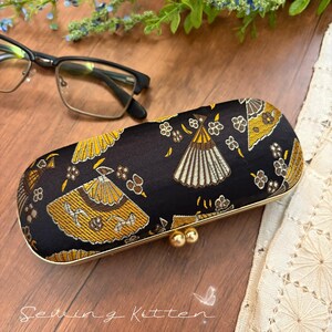 402# Handmade Black Kimono Fan Pattern Kisslock Glass Holder / Japan Style Kisslock Sunglass Bag / Tradition Asian Style Eyewear Storage