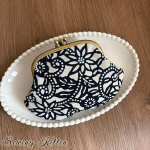 Bolso de mano azul con doble bolsillo y diseño retro de flores azules, hecho a mano, n.° 310 (para ver los rayones y el desgaste, consulte el círculo amarillo en la foto)