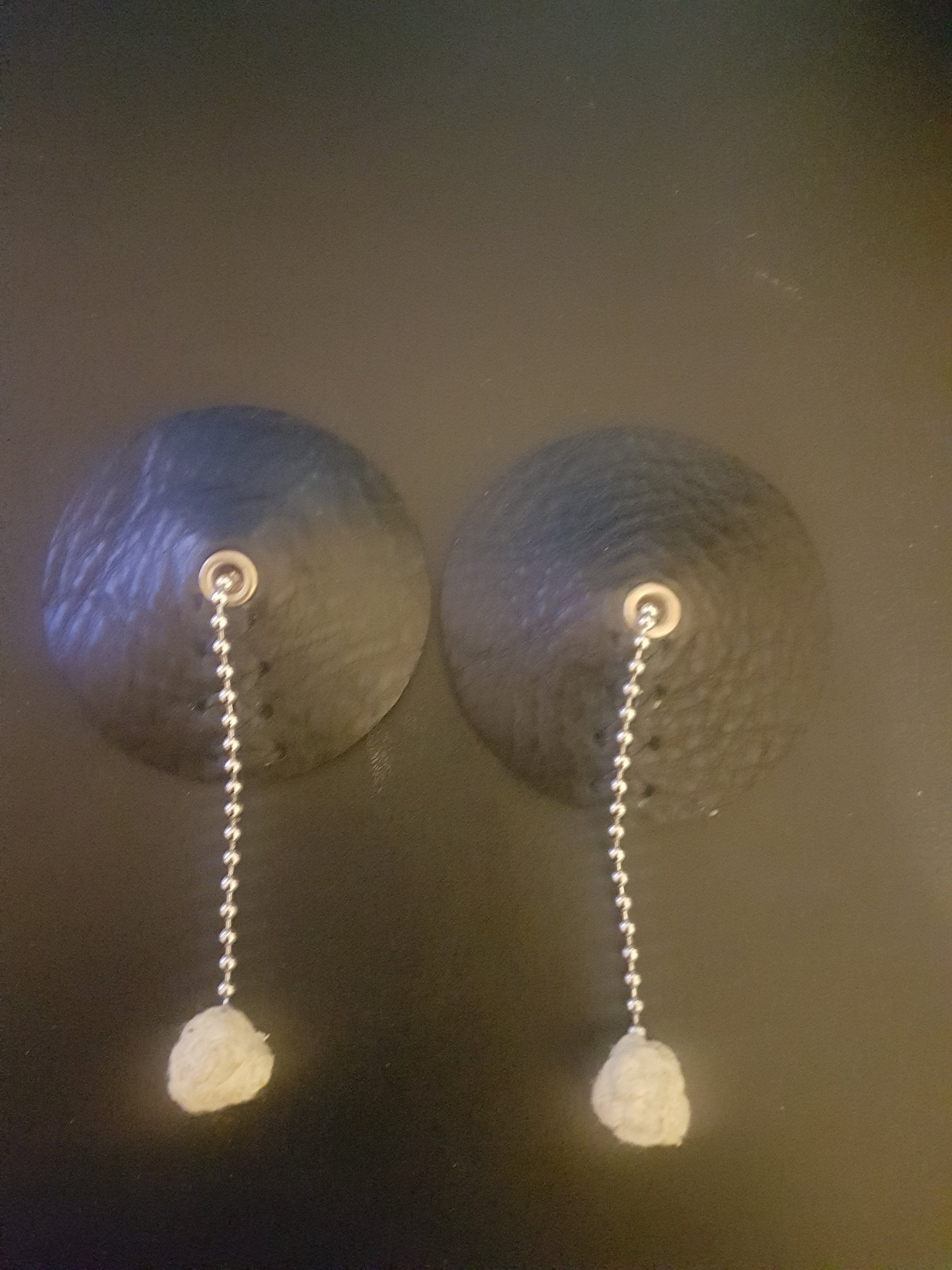 Cache-tétons nippies sequin noir chaines dorées pompons