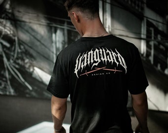 Camiseta gráfica Dual Swords - American Apparel unisex de peso pesado, parte delantera y trasera - Vanguard Design Co