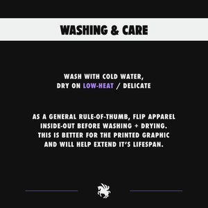 K&ouml;nnte beinhalten: Schwarzwei&szlig;es Grafik mit dem Text "WASHING & CARE" und Anweisungen zum Waschen und Trocknen von Kleidung. Der Text lautet "Wash with cold water, dry on low-heat/delicate. As a general rule-of-thumb, flip apparel inside-out before washing + drying. This is better for the printed graphic and will help extend it's lifespan."
