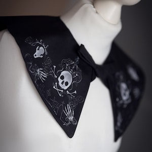 reversible collar &#39;cemetery-go-round&#39; / dark charcoal version