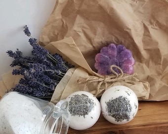 Lavender Gift box | Bath bombs | foot soak | Homemade | Organic | Gift for mom | Spa Day | Get well soon | Birthday Gift | Anniversary Gift