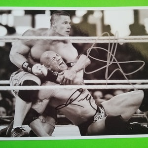 WWE THE ROCK SIGNED THE PEOPLE'S EYEBROW 8X10 PHOTO