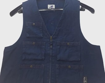 Colete de caça vintage Issey Miyake Hai Sporting Gear, modelo utilitário japonês de arquivo com múltiplos bolsos e estilo gorpcore, azul marinho.