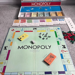 GOOD CONDITION Vintage Parker Brothers Real-estate Trading Game * Monopoly * 1961 Board Game * All pieces included * Great for Collector