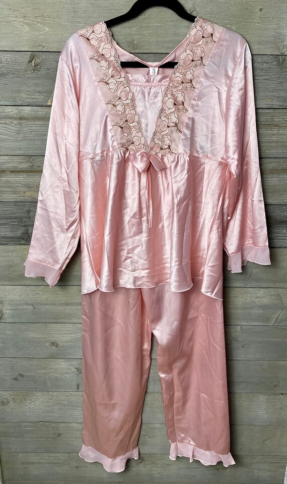 Vintage Women’s Satin Pajama Set Size Large Or XL