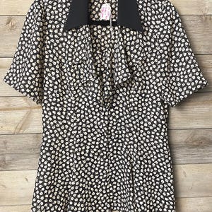 Vintage Short Sleeved Floral Blouse With Ruffles Size 4-6