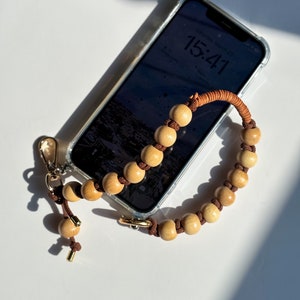 Lanière de téléphone portable/élégant cuir marron clair perle en bois chaîne de poignet/personnalisé iPhone Airpods titulaire/marron clair chic sangle de sac à main