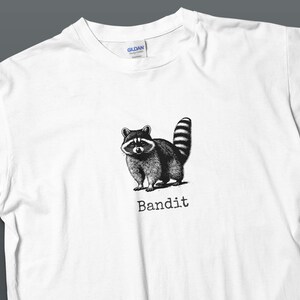 Unisex Raccoon Graphic Tee, Vintage Style Bandit Animal T-Shirt, Casual Wildlife Illustration Shirt for Nature Lovers
