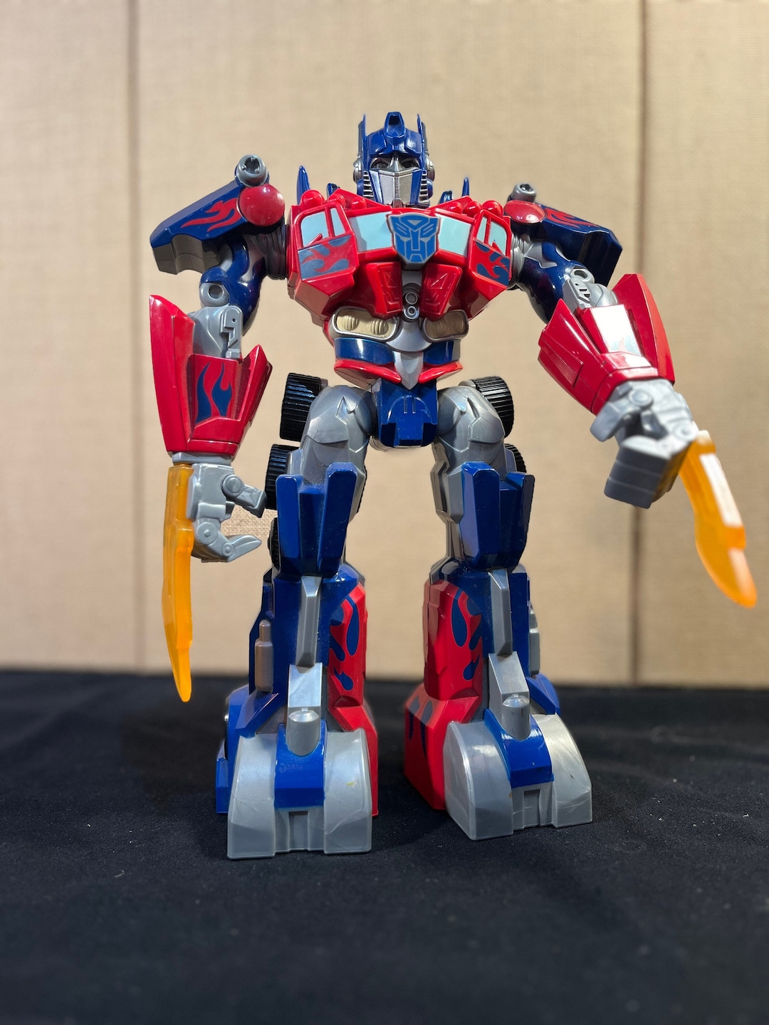 transformers-12-optimus-prime-power-bots-talking-light-up-figure-hasbro