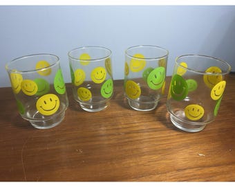 Vintage 70er Jahre Smiley-Gesicht Stapelbare Glasbecher Gelb & Grün – Retro – 4er-Set