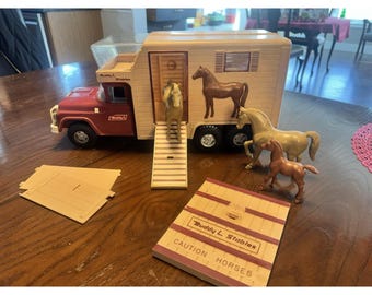 Vintage Buddy L Stables Toy Truck with 3 Horses