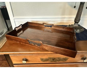 Vintage Beautiful, Finely Finished Williamsburg-Style Serving Tray 20"