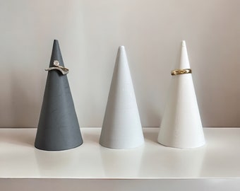 Porta anillos cónicos de Jesmonite / Almacenamiento moderno de joyas
