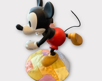 Vintage WDCC Disney Figurine Millennium Mickey Mouse On Top of the World 2000 COA 4.5” with Certificate