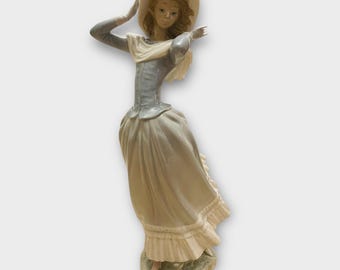Vintage Lladro 4936 Spring Breeze Lady Figurine Wind Hat Scarf w/Box 14”
