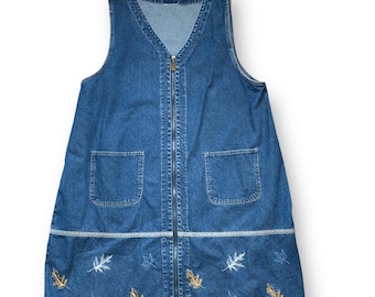 90s Denim Jumper Dress Plus Size 1X Autumn Leaf Embroidery Zip Front Sleeveless Patch Pockets Fall Western Goblincore Naturecore Layering