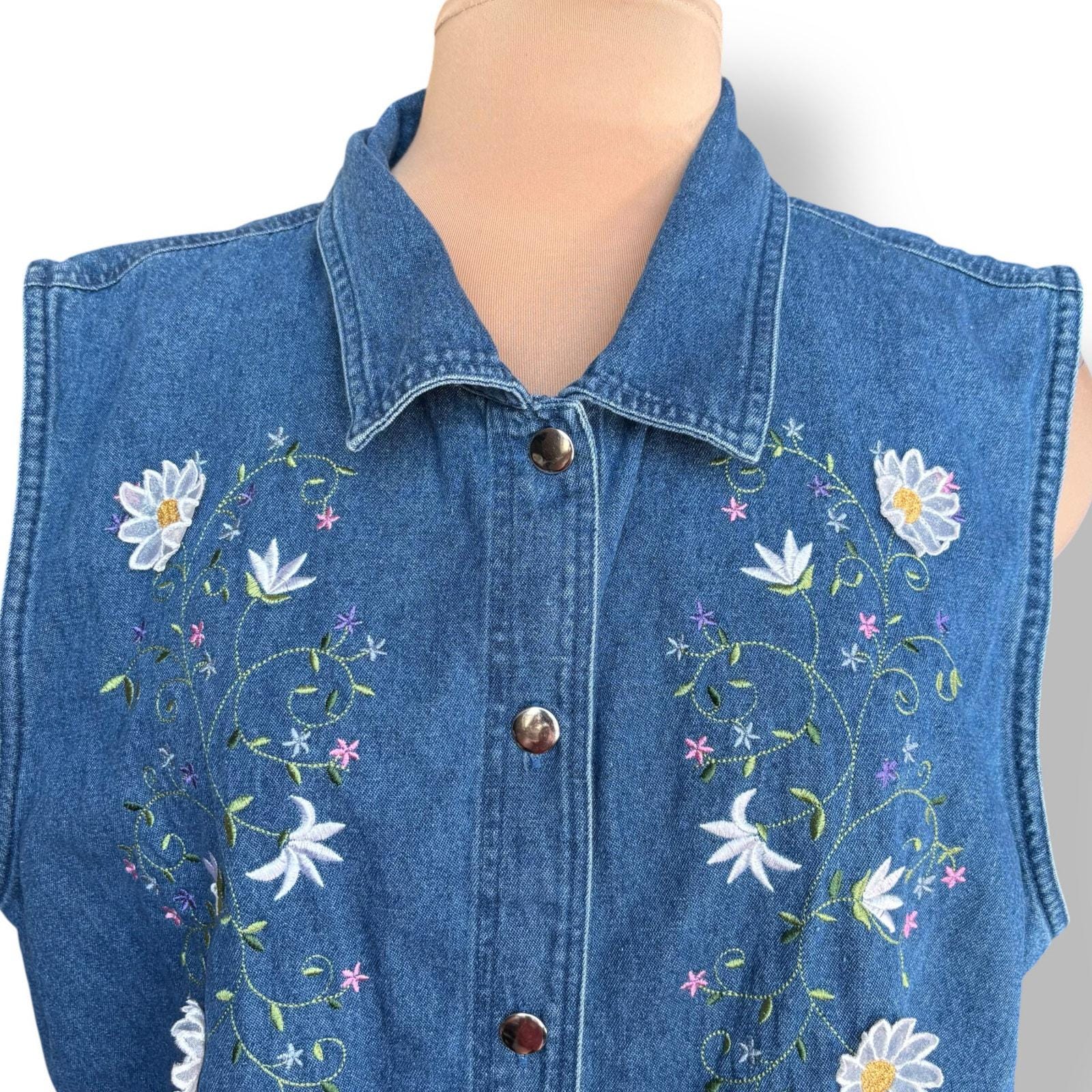90s Embroidered Denim Top, XL Sleeveless Floral Button Down - Etsy