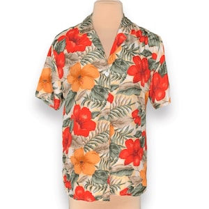 Camisa havaiana de seda Melrose vintage dos anos 90, com estampa floral de hibisco, vermelho, laranja, botões, manga curta, camisa de férias Aloha, tamanho médio
