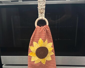 木製リング付き手作りかぎ針編みキッチンタオルホルダー