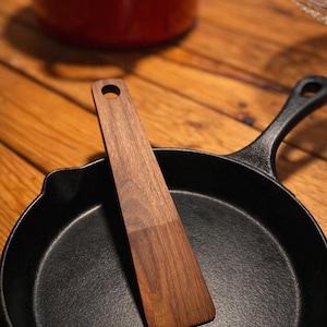 Solid Walnut Spatula – 8” Handmade Kitchen Tool for Cast Iron Baking Spreading
