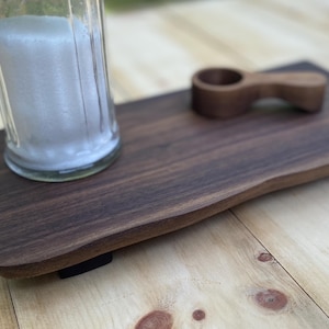 Upphöjare i valnötsträ | Handgjort bänkställ | Kaffebar och badrumsbricka bild 8