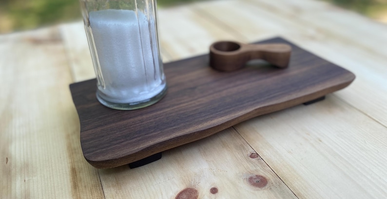 Upphöjare i valnötsträ | Handgjort bänkställ | Kaffebar och badrumsbricka bild 8