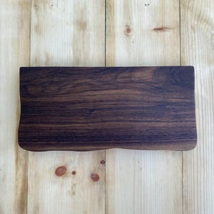 Upphöjare i valnötsträ | Handgjort bänkställ | Kaffebar och badrumsbricka bild 7